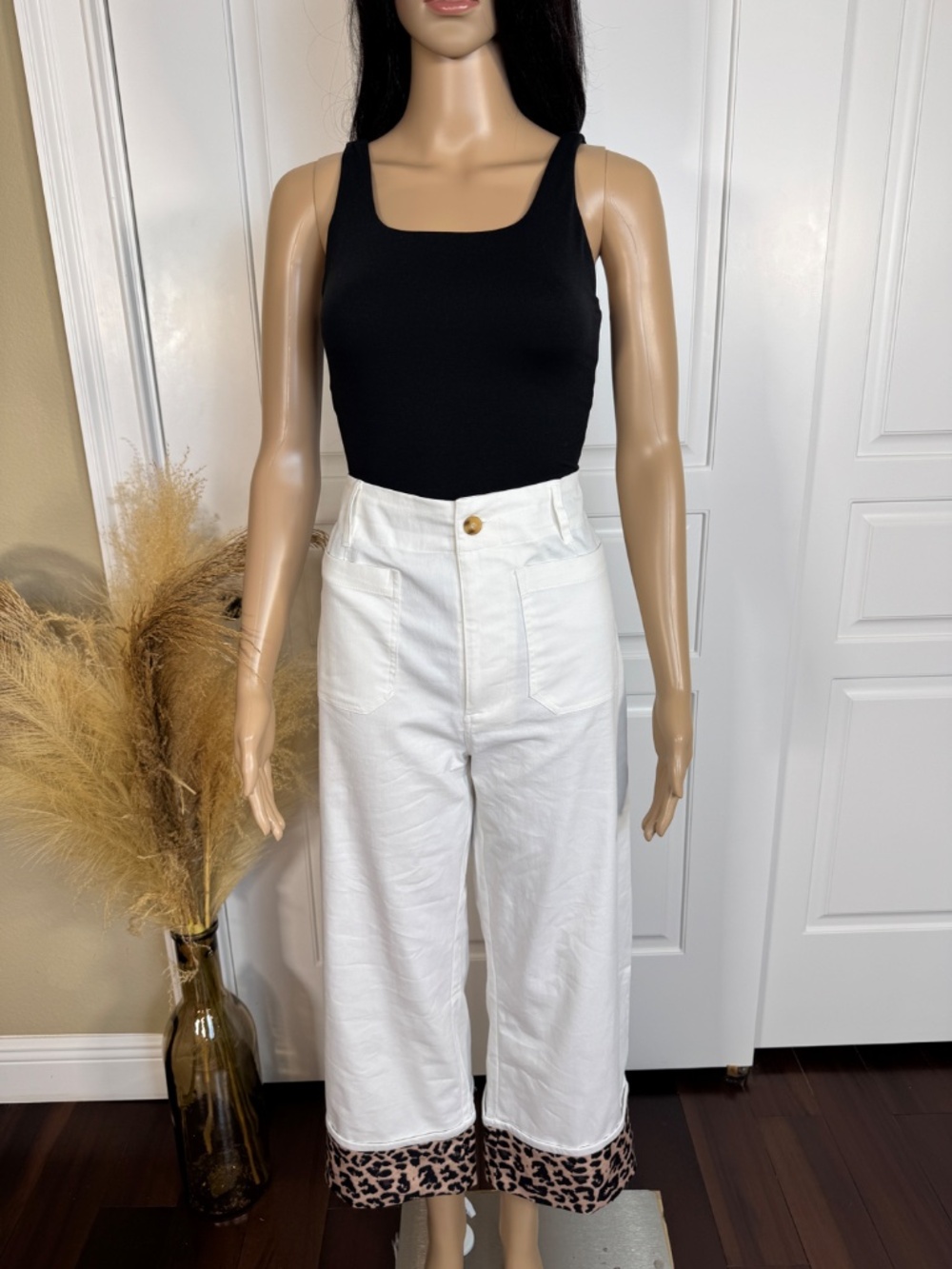 OFF WHITE CROPPED DENIM LIKE PANT WITH LEOPARD PRINT CUFFS SIZE SMALL - NWT - Picture 8 of 16